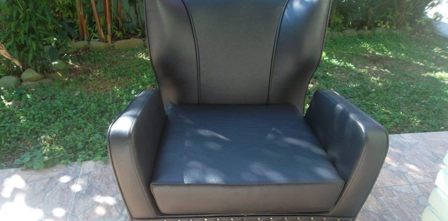 Reforma de Poltrona em Courvin Preto