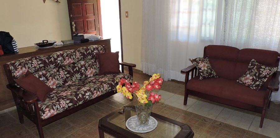 Reforma de Sofá de Madeira em Tecido Impermeável Maya Bay Vermelho e Duna Bordô