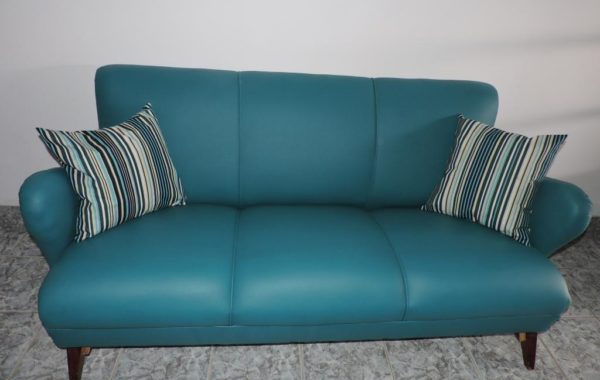 Reforma de sofá de 3 lugares em tecido Courvin cor Verde