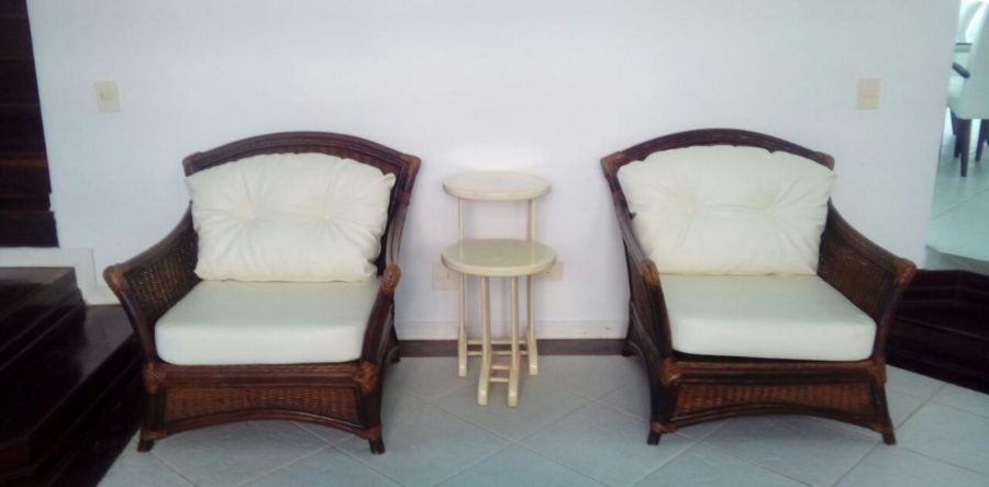 Reforma de Almofadas das Poltronas no tecido Courvin Náutico Branco