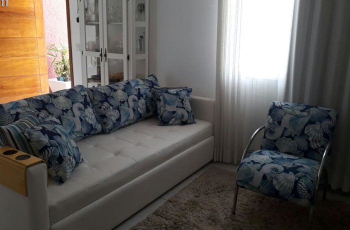 Reforma de Sofá com tecido Courvin Náutico Branco, Almofadas do encosto e Poltrona  com tecido Acquablock Impermeável Santorini Azul