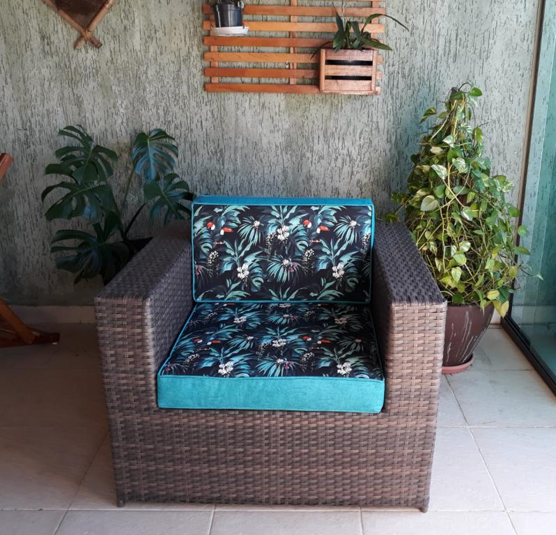 Almofadas sob medida com tecido Acquablock Impermeável Maguana Preto e Duna Turquesa