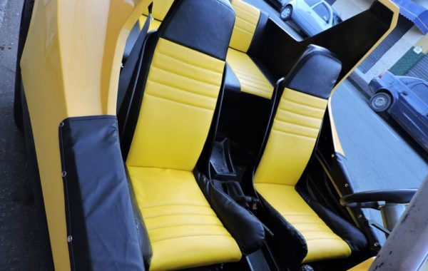 Reforma de Bancos do Buggy no tecido Courvin Automotivo Preto e Amarelo