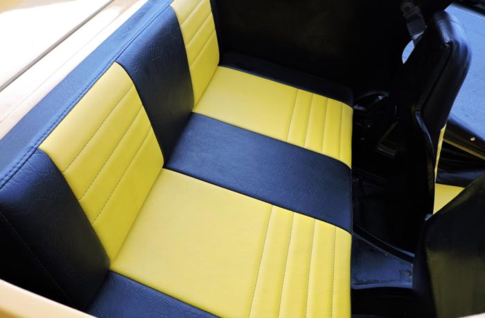 Reforma de Banco Traseiro do Buggy no tecido Courvin Automotivo Preto e Amarelo